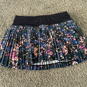Lululemon skirt size 4